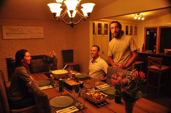 Recebidos pelo Alê e pela Dani com delicioso jantar em sua casa em Markham, subúrbio de Toronto, no Canadá